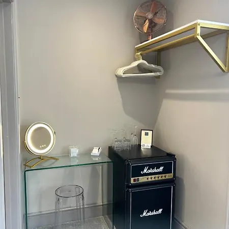 Ashbourne House 4*