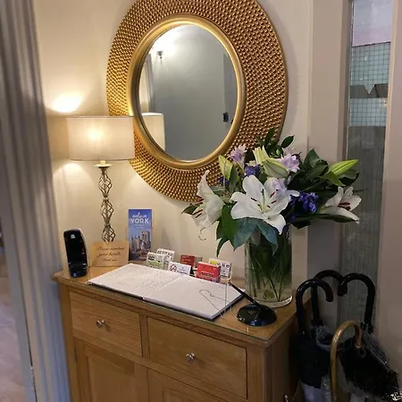 Bed & Breakfast Ashbourne House 4*