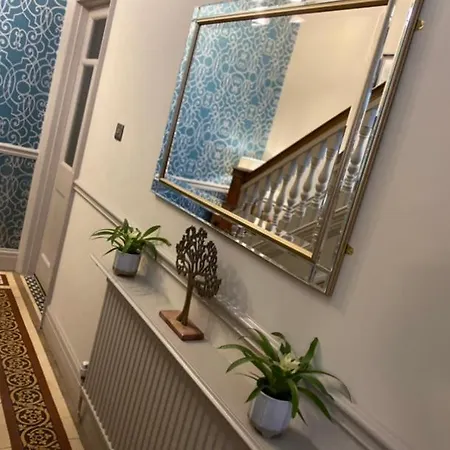 Bed & Breakfast Ashbourne House