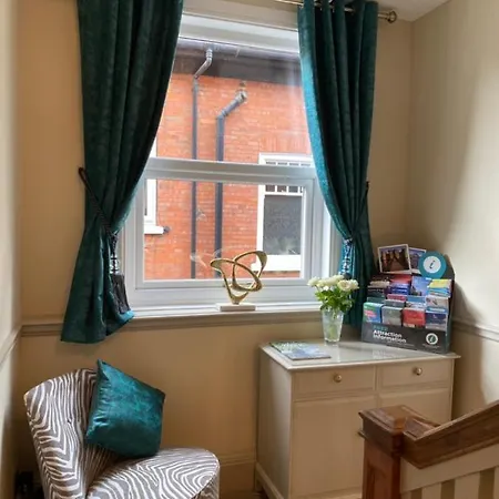 Bed & Breakfast Ashbourne House