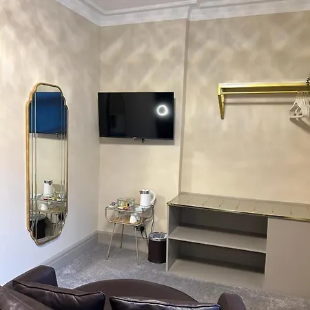 Ashbourne House Bed & Breakfast 4*