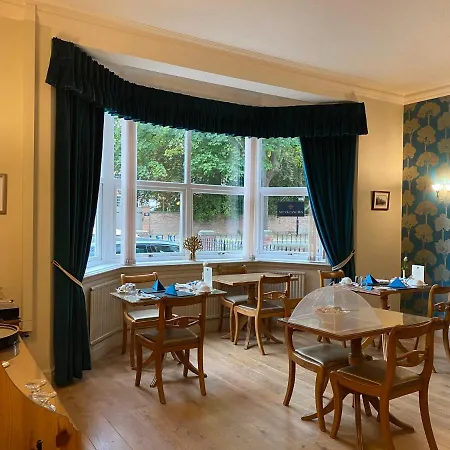 Ashbourne House 4*