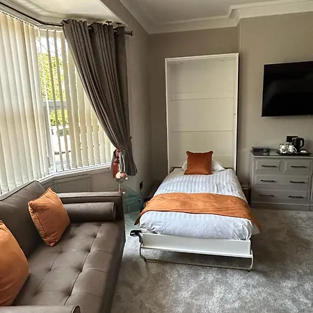 Ashbourne House Bed & Breakfast