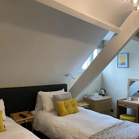Ashbourne House 4*