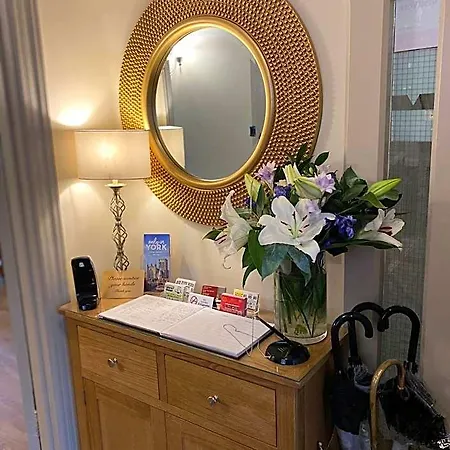 Ashbourne House B&B 요크