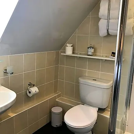 Ashbourne House 4*