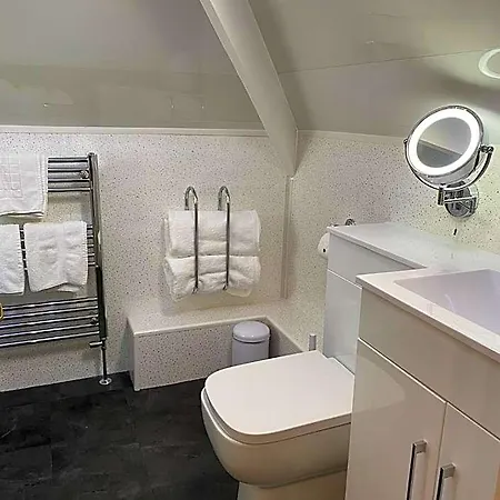 فندق مبيت وإفطار Ashbourne House 4*