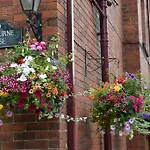 Ashbourne House Bed & Breakfast 4*