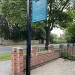 Bed & Breakfast Ashbourne House 4*