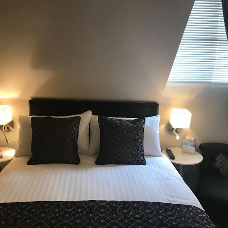 Ashbourne House 4*