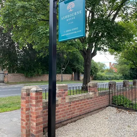 Bed & Breakfast Ashbourne House